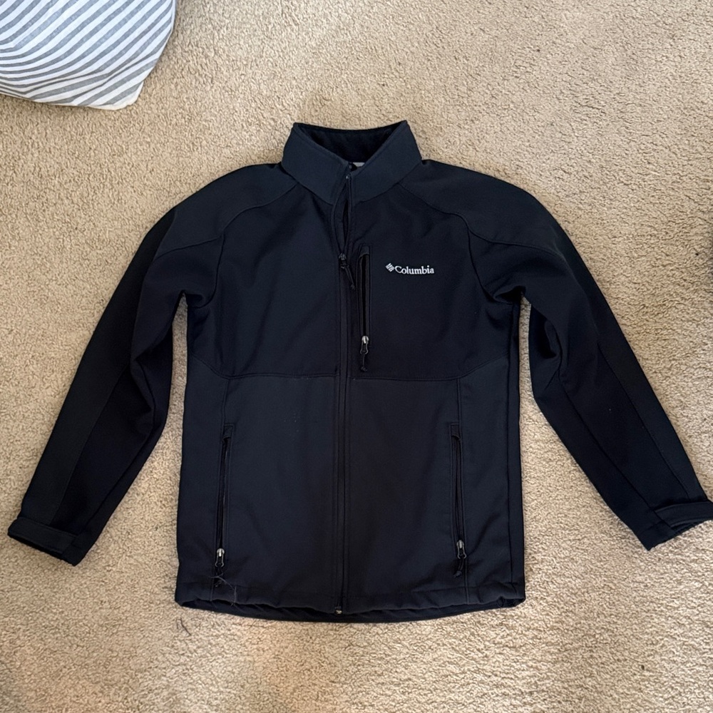 Columbia Men's Black Softshell Performance Jacket